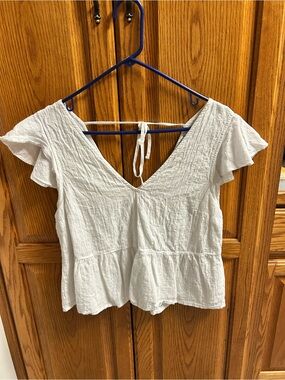 Abercrombie & Fitch White V-Neck Ruffle Sleeve Peplum Top, size M
